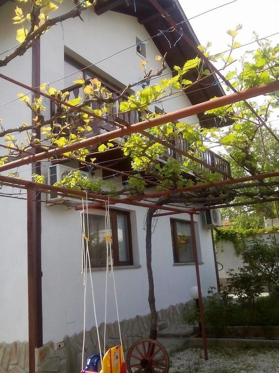 Guest House By The Captain Warna Zewnętrze zdjęcie