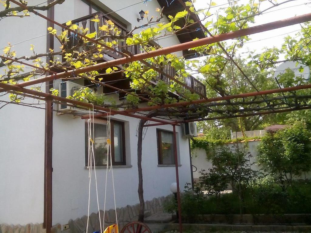 Guest House By The Captain Warna Zewnętrze zdjęcie
