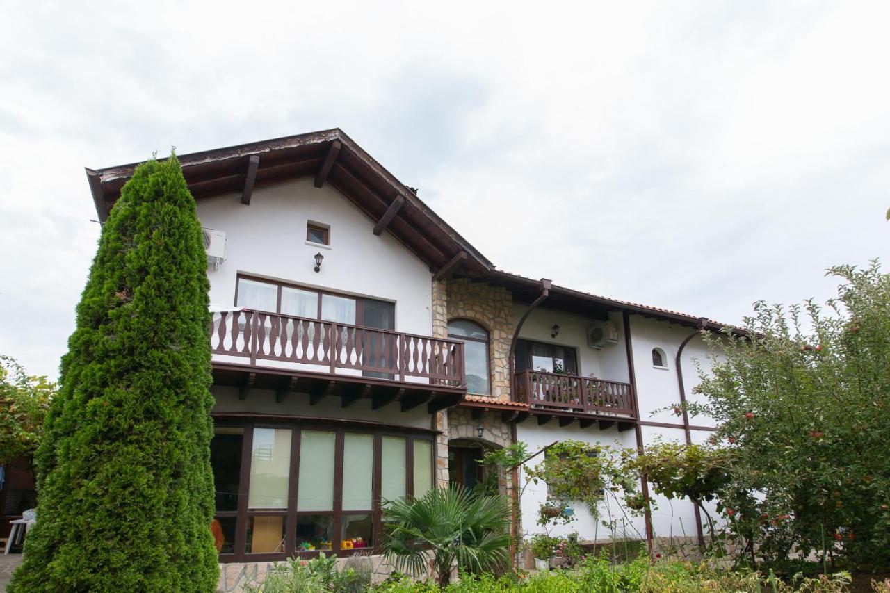 Guest House By The Captain Warna Zewnętrze zdjęcie